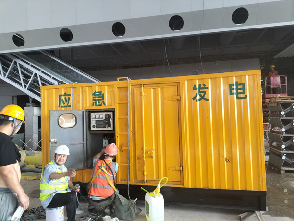 尉犁怎样判断空气滤清器是否需要更换?